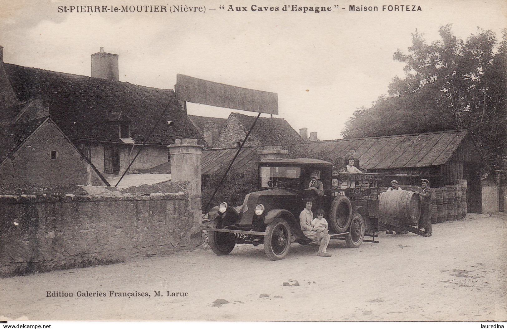 CP NIEVRE -  SAINT PIERRE LE MOUTIER - AUX CAVES D'ESPAGNE J. FORTEZA - Mercanti