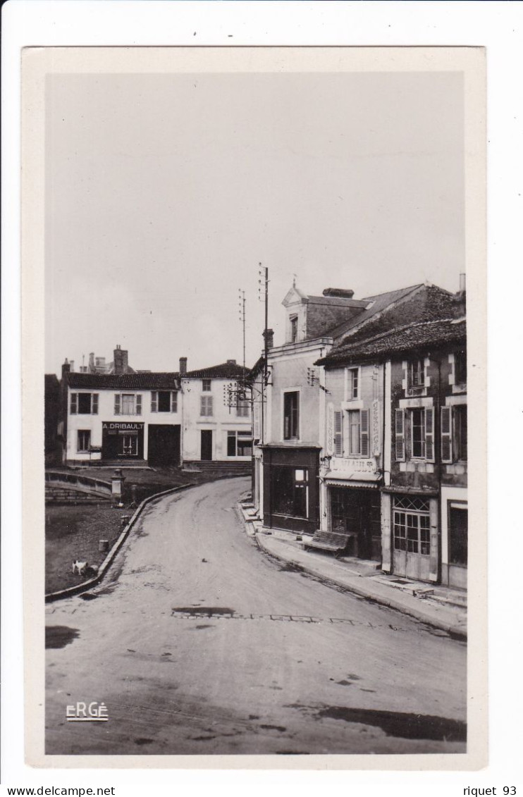 THENEZAY - Place De L'Eglise, Côté Rue Saint-Honoré - Thenezay