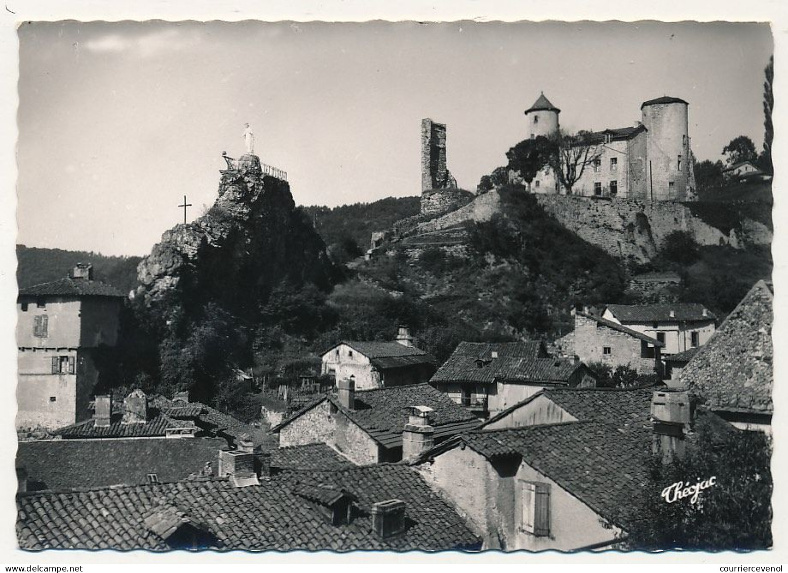 CPSM - LAROQUEBROU (Cantal) - Vue Générale - Les Vieilles Maisons Et Le Château ; A Gauche, La Vierge - Condat