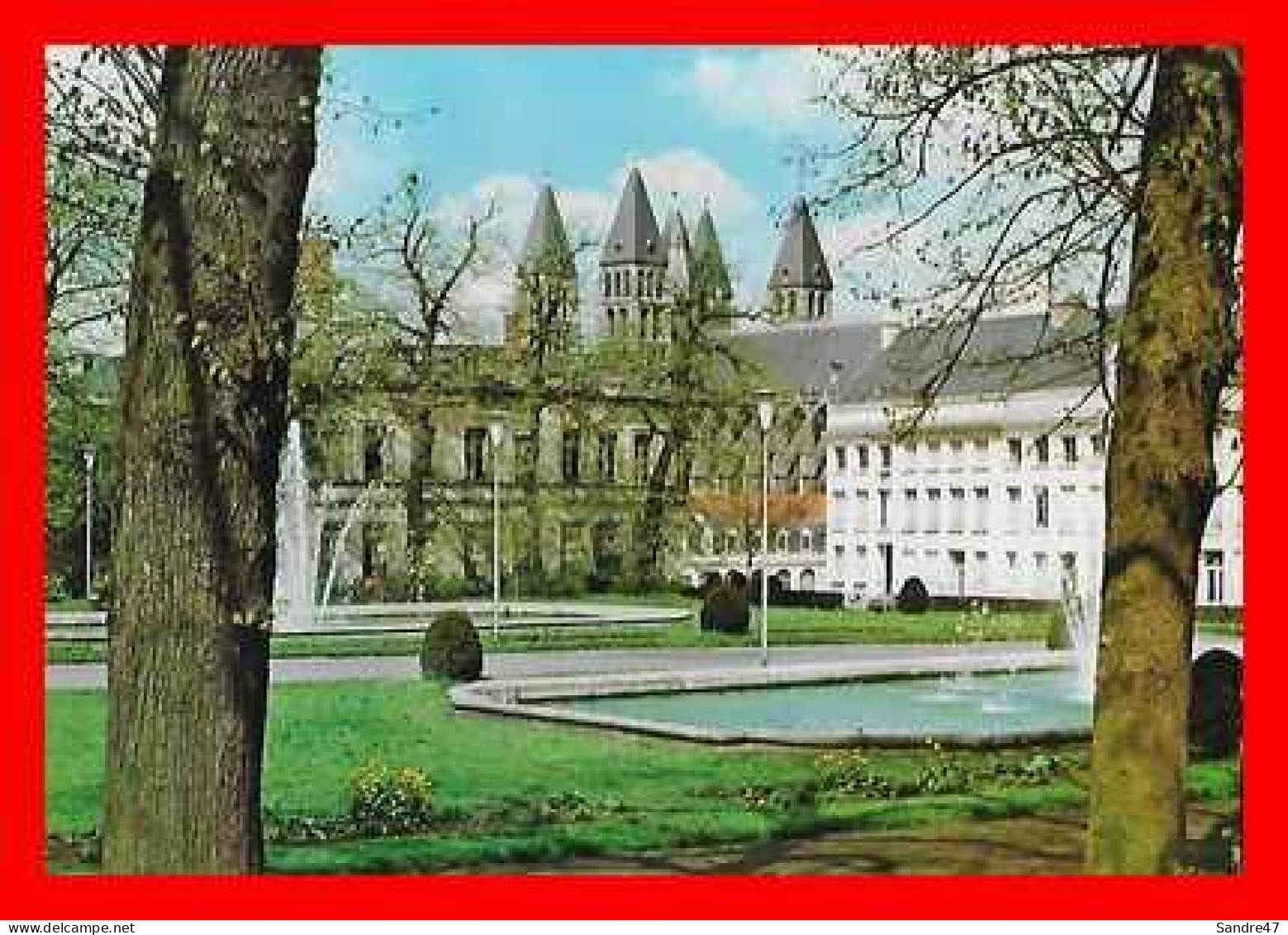 2 CPSM/gf  TOURNAI (Belgique)  Le Parc Communal / Beffroi Et Monument Princesse D'Espinoy...P0842 - Doornik