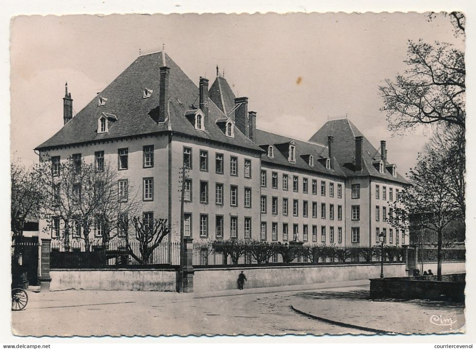 CPSM - SAINT-FLOUR Cantal) - Le Petit Séminaire - Saint Flour