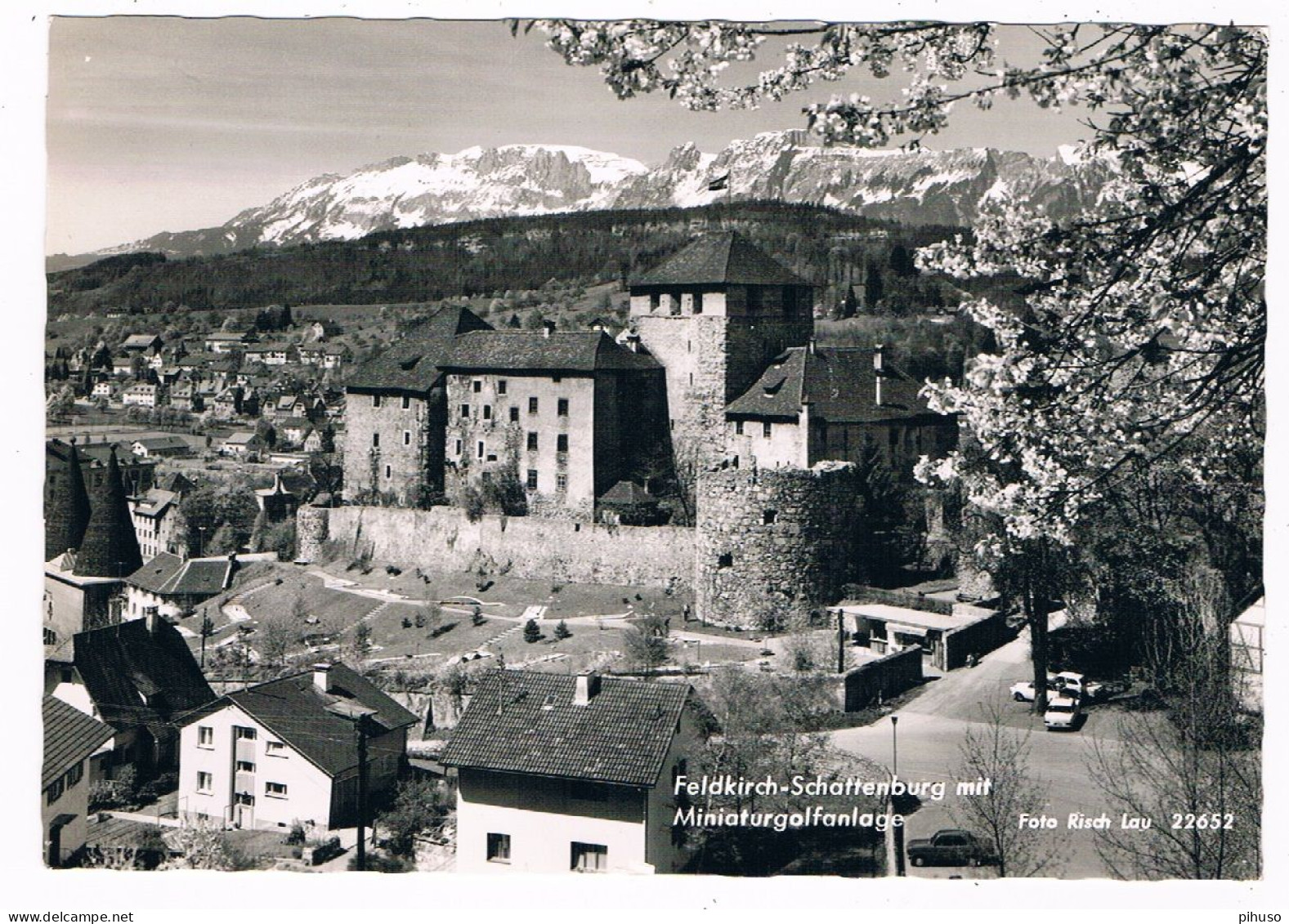 A-5885   FELDKIRCH : Schattenburg Mit Miniaturgolfanlage ( Midget-golf, Minigolf ) - Feldkirch