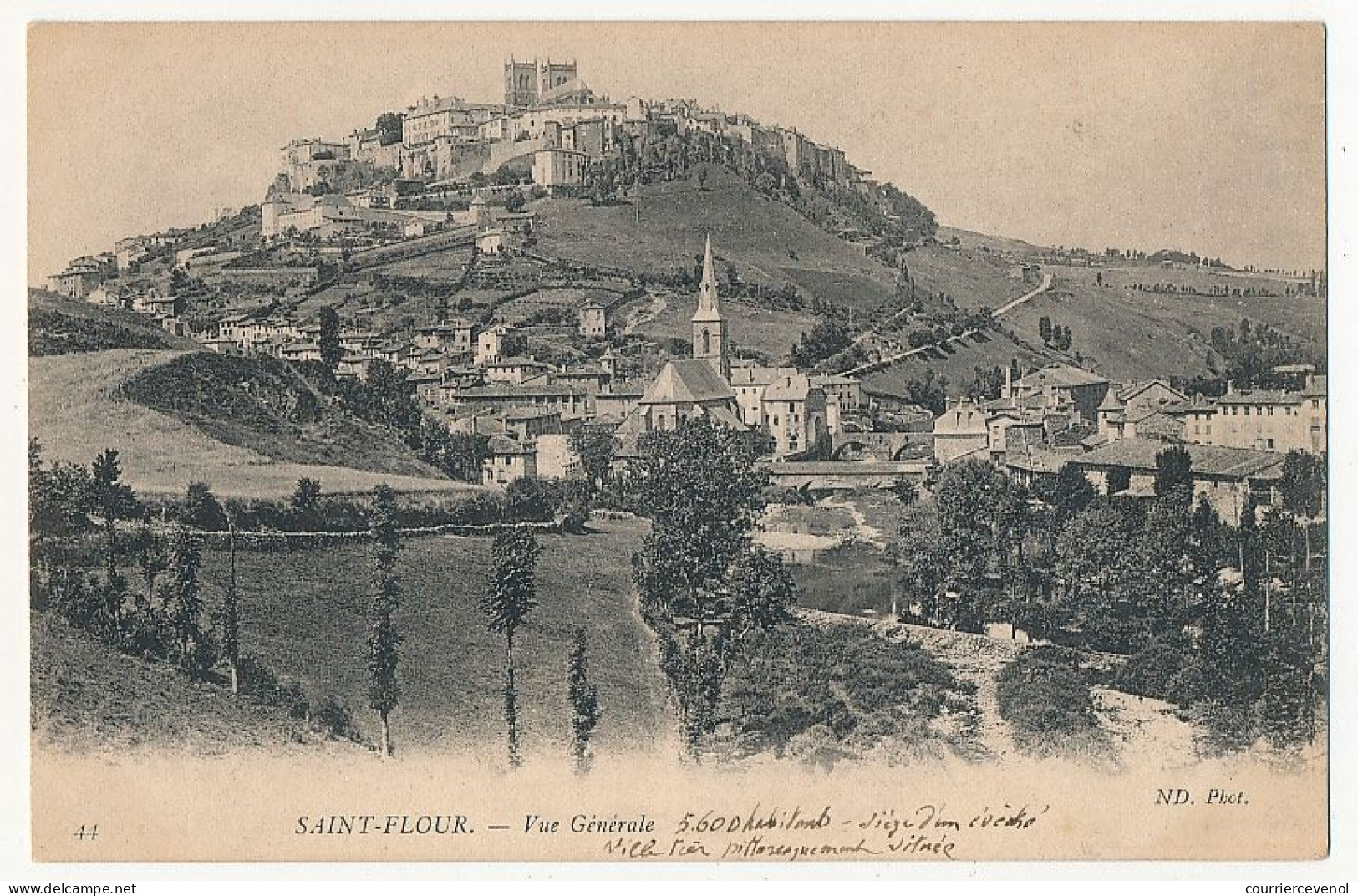 CPA - SAINT-FLOUR (Cantal) - Vue Générale - Saint Flour