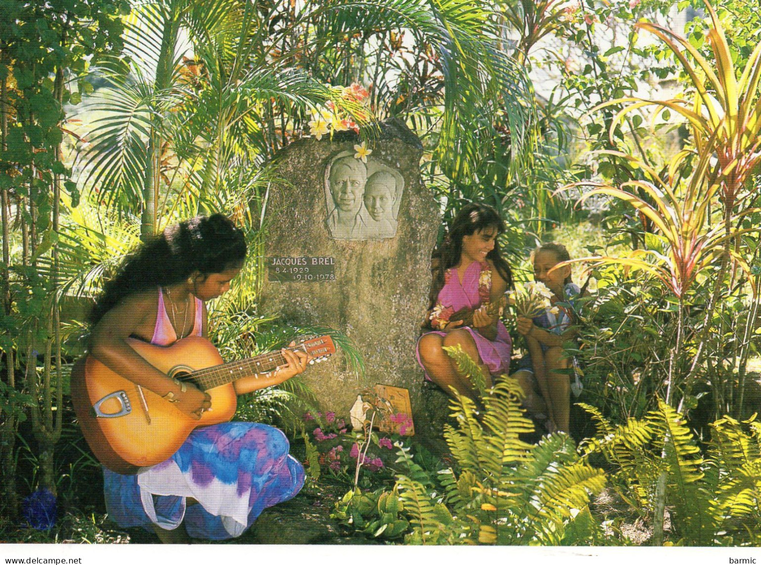 BAIE DE ATUONA, HIVA OA, ILES MARQISES, DERNIERE DEMEURE DE JACQUES BREL, POLYNESIENNES COULEUR  REF 8533 POU - Polynésie Française