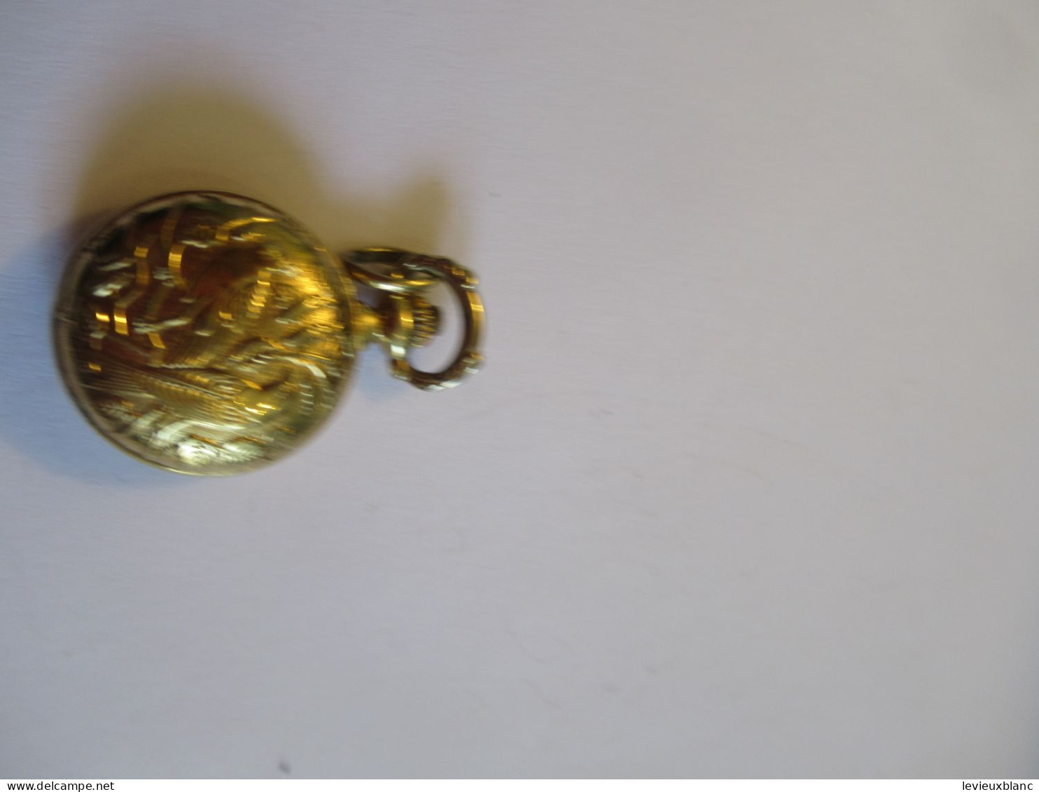 mini-Gousset pour femme/avec accroche pour chainette/ CHILEX Paris/ Bronze doré /Seconde moitié du XXéme          BIJ166