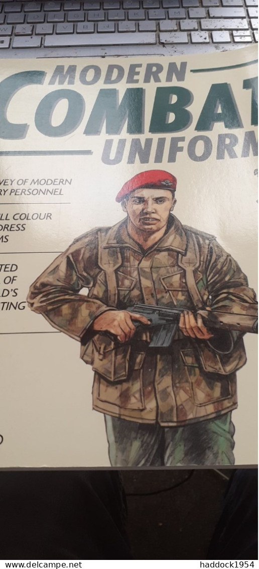 Modern Combat Uniforms MARK LLOYD Squadron Signal Publications 1988 - Ejército Británico