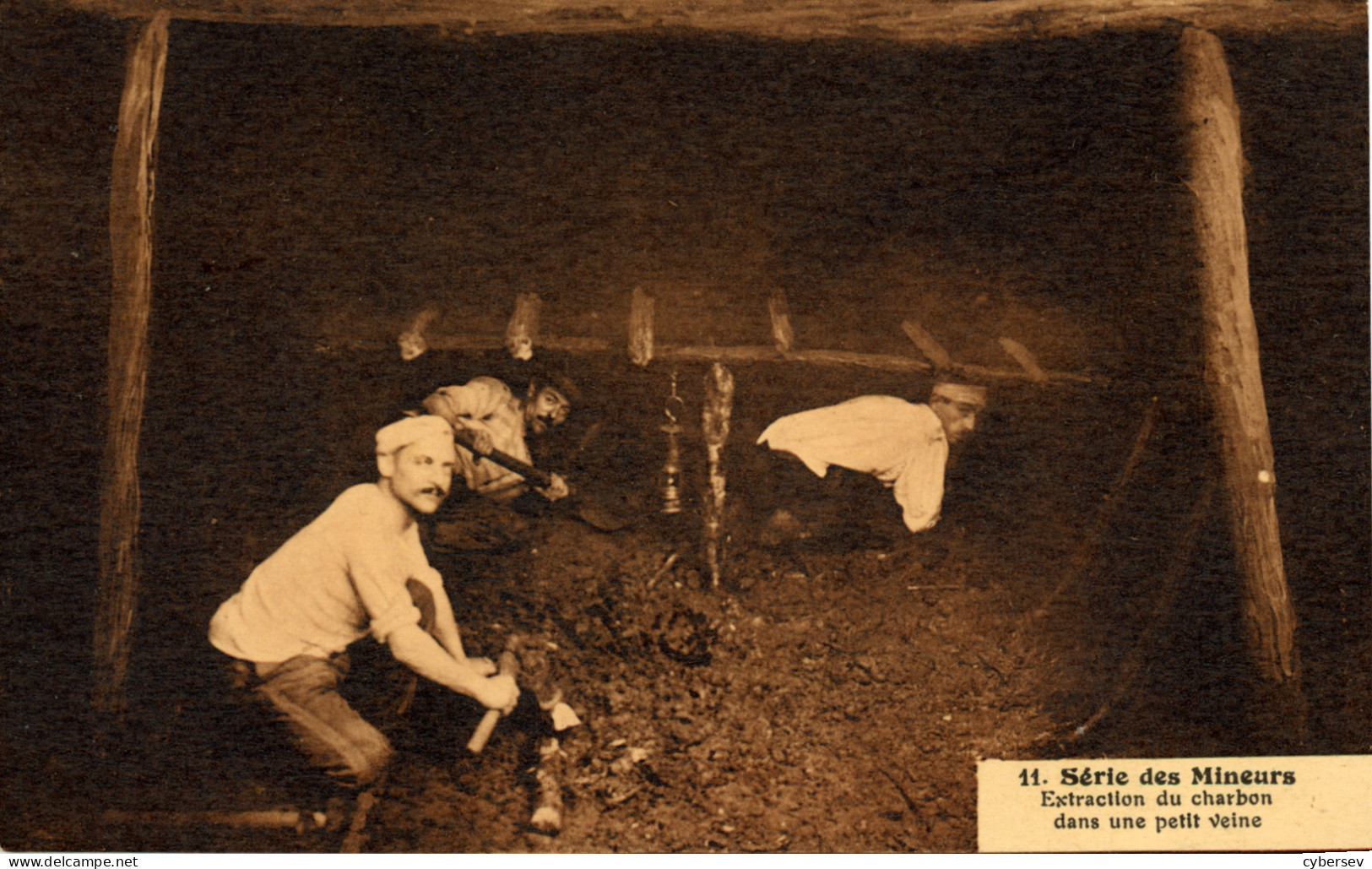 Série Des Mineurs - Extraction Du Charbon Dans Une Petite Veine - Mines