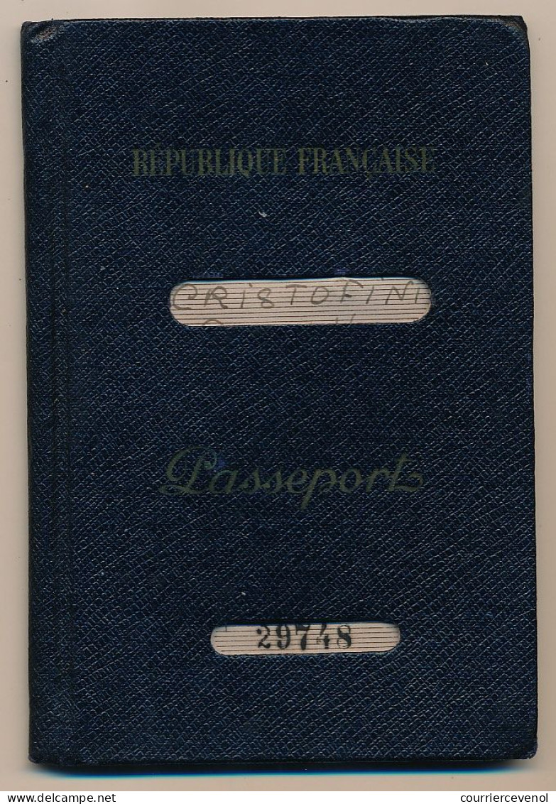 FRANCE - Passeport Délivré à Marseille (B. Du R.) - 1954 - Enfant - Fiscal Type Daussy 2000 Francs - Covers & Documents