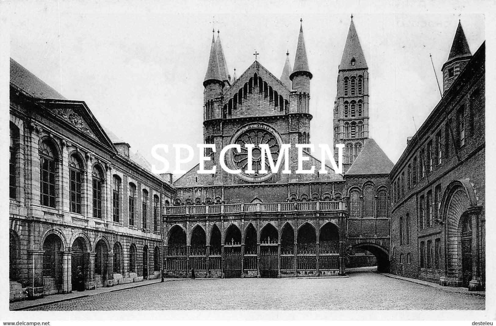 Cathédrale - Place De L'Evêché - Tournai - Doornik