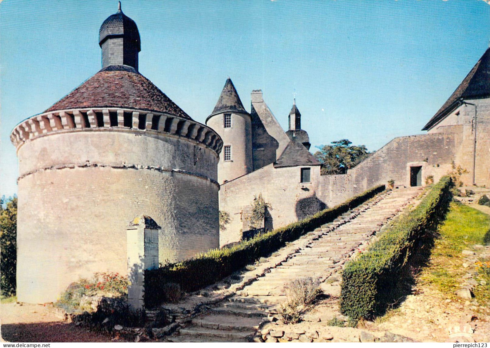 86 - Saint Georges Les Baillargeaux - Le Château De Vayres - Le Grand Escalier (1620) Et Le Pigeonnier (1650) - Saint Georges Les Baillargeaux