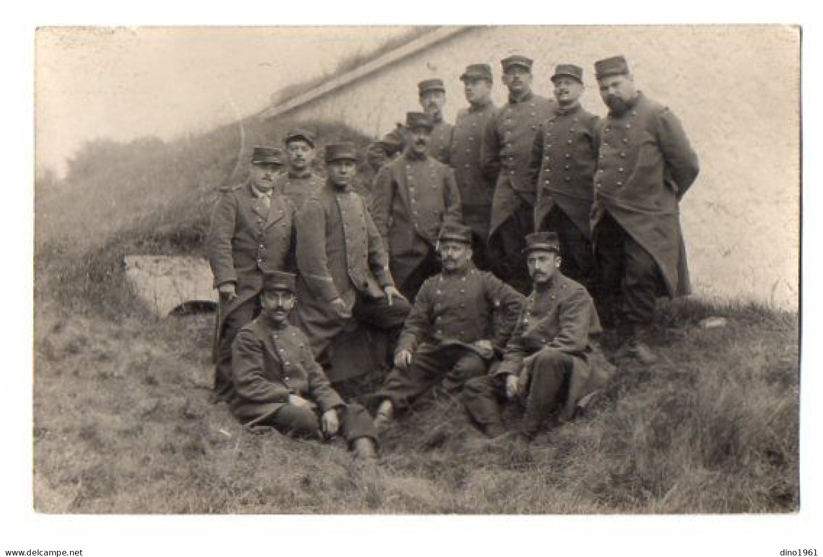 CPA 3360 - MILITARIA - Carte Photo Militaire - Un Groupe De Soldats N° 166 Sur Les Cols - Personnages