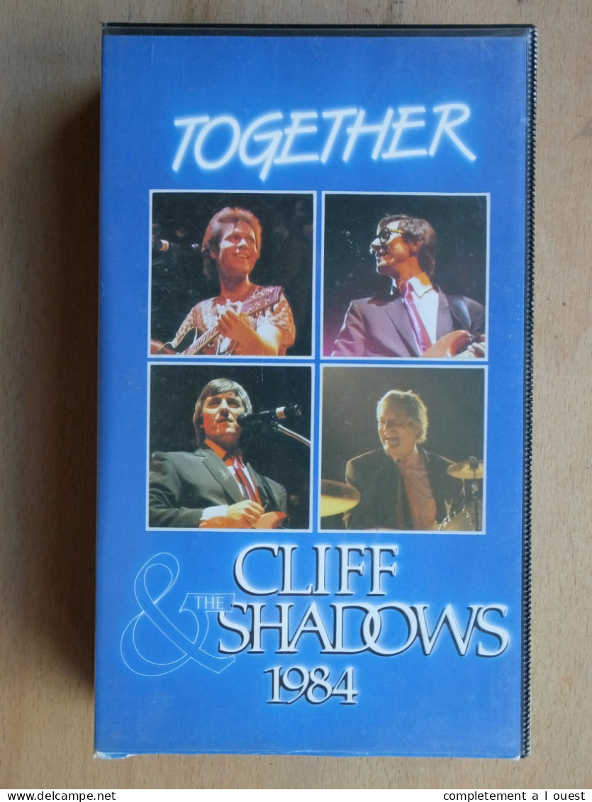 Cliff Richard & The Shadows Together Hank Marvin 1984 VHS Cassette Vidéo, 78 Minutes, 24 Chansons Et And Les - Musik-DVD's