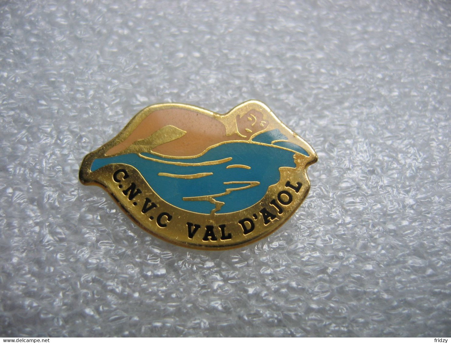 Pin's Du Club De Natation CNVC De La Commune Du Val D'Ajol (Dépt 88) - Nuoto