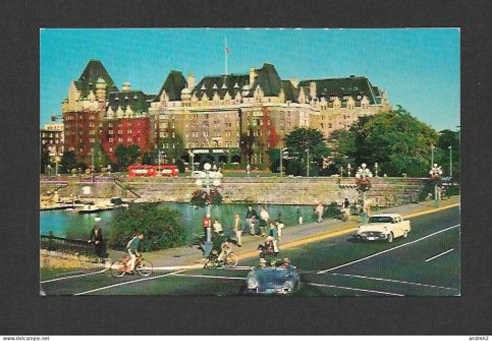 Victoria  Colombie Britannique - Empress Hotel  Victoria's Stately Empress Hotel Overlooks The Inner Harbour - Victoria