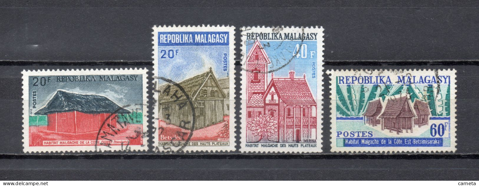 MADAGASCAR   N° 468 à 471    OBLITERES   COTE 1.30€    HABITATIONS MAISONS - Madagascar (1960-...)