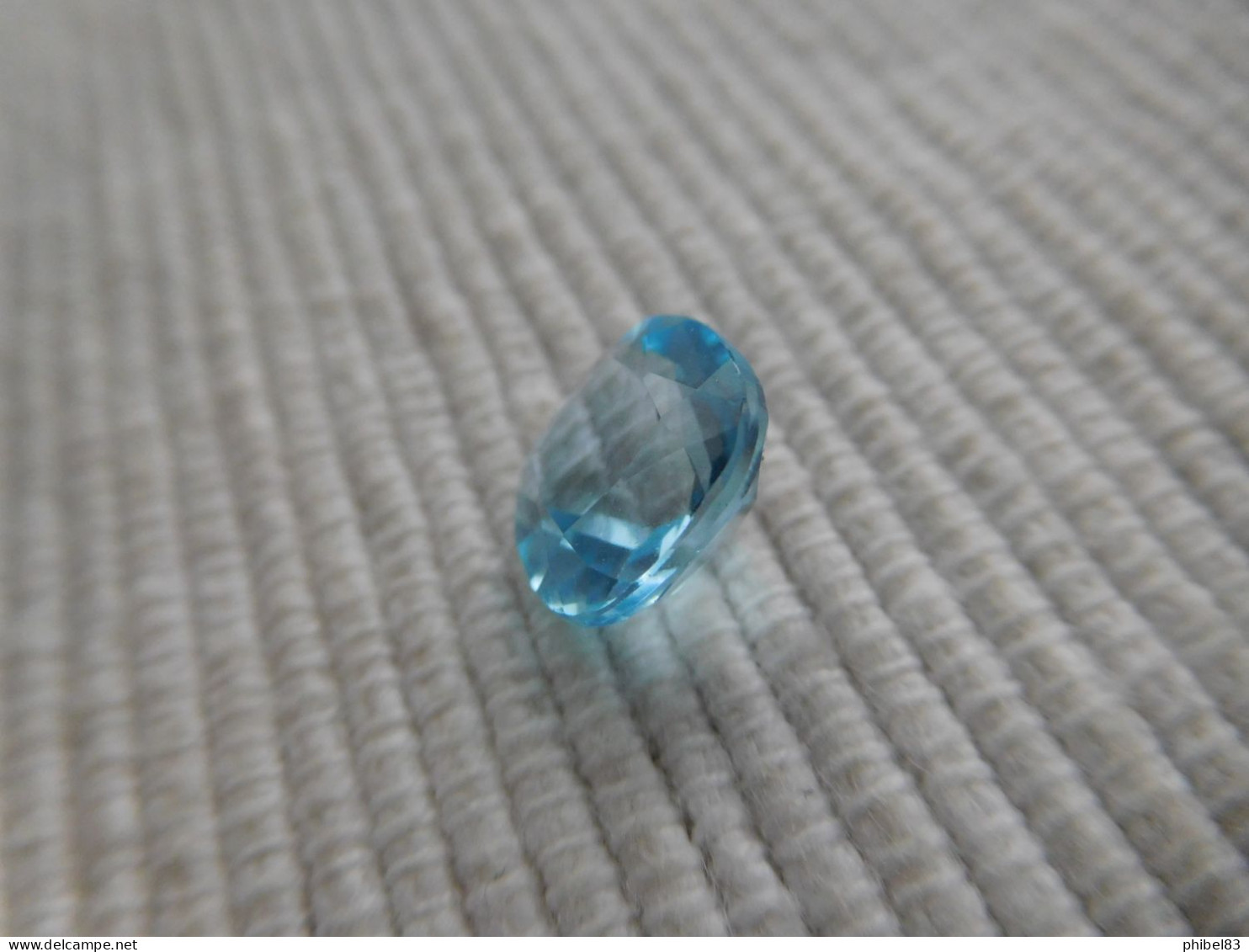 Topaze Bleu, Taille Coussin A Facettes 4.80 Carats. 09 - Topaz