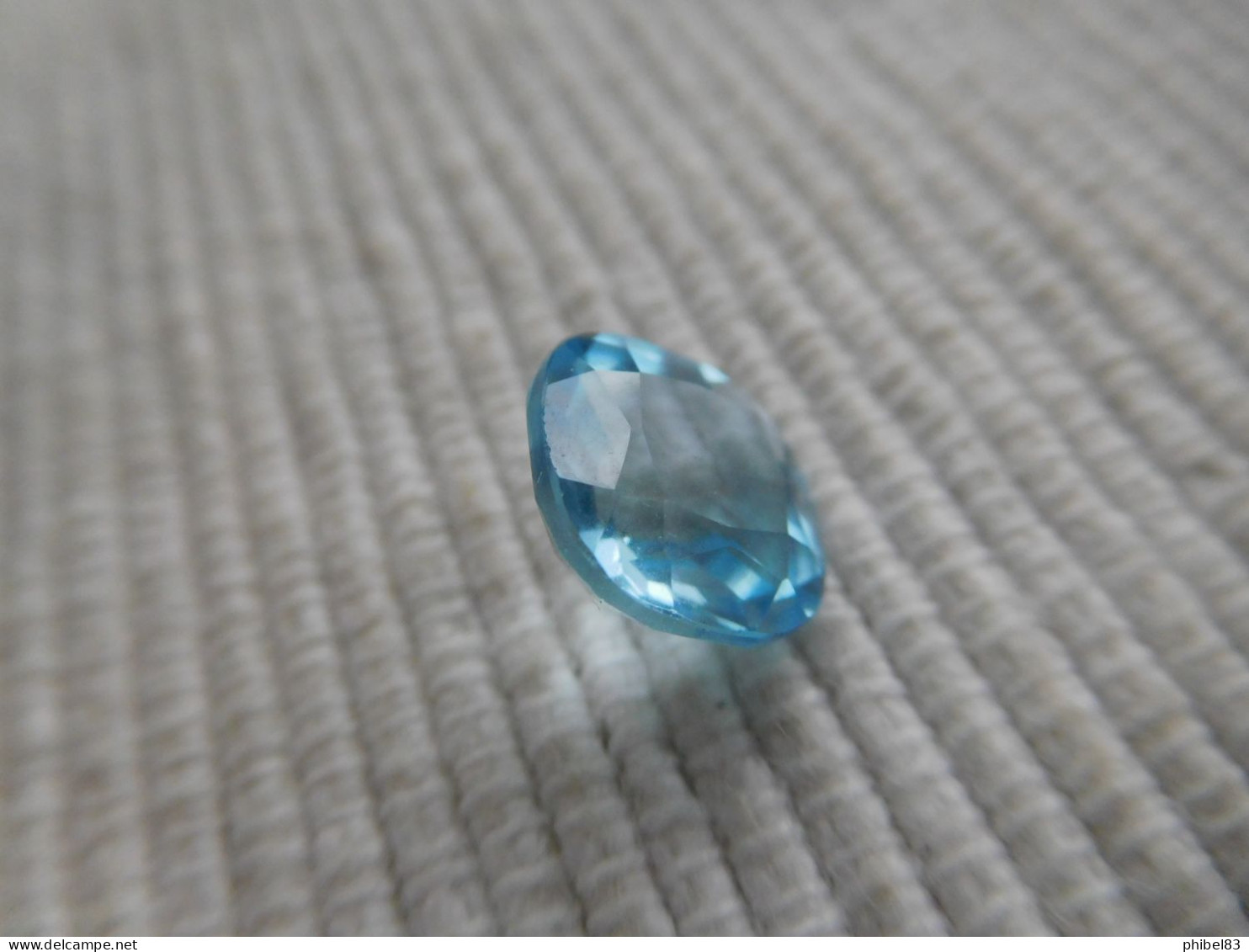 Topaze Bleu, Taille Coussin A Facettes 4.80 Carats. 09 - Topas