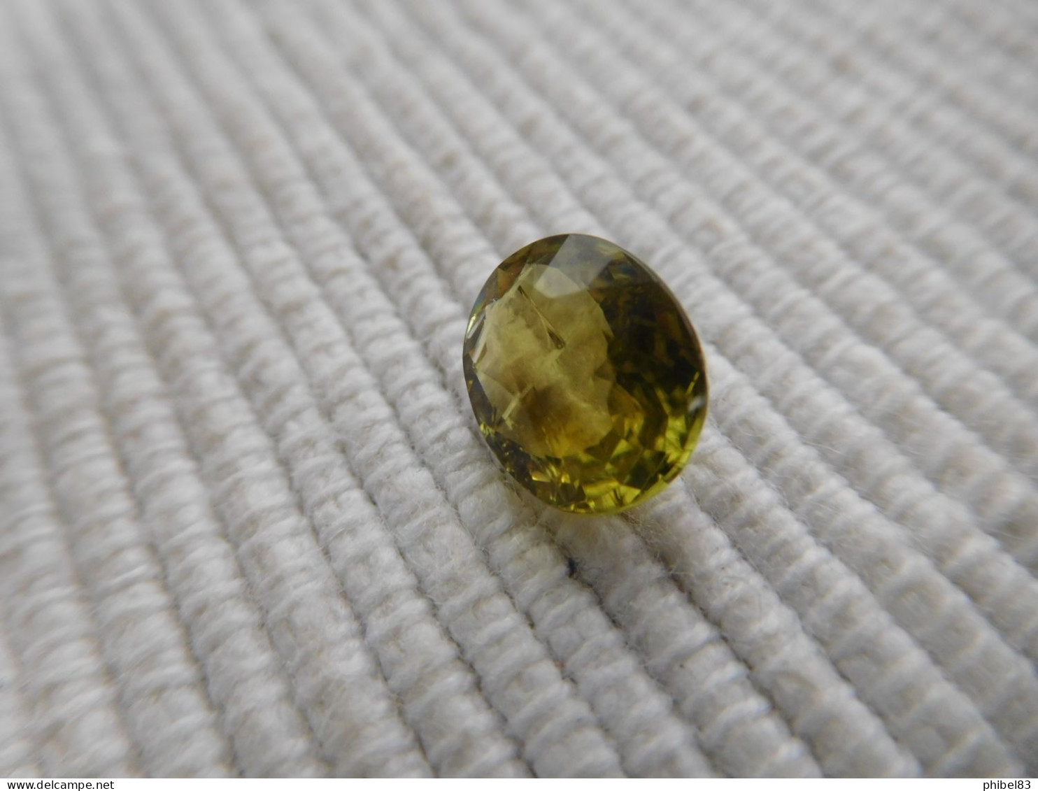 Tourmaline Naturelle Verte, Taille Ovale A Facettes 1.93 Carats. 10 - Tourmaline