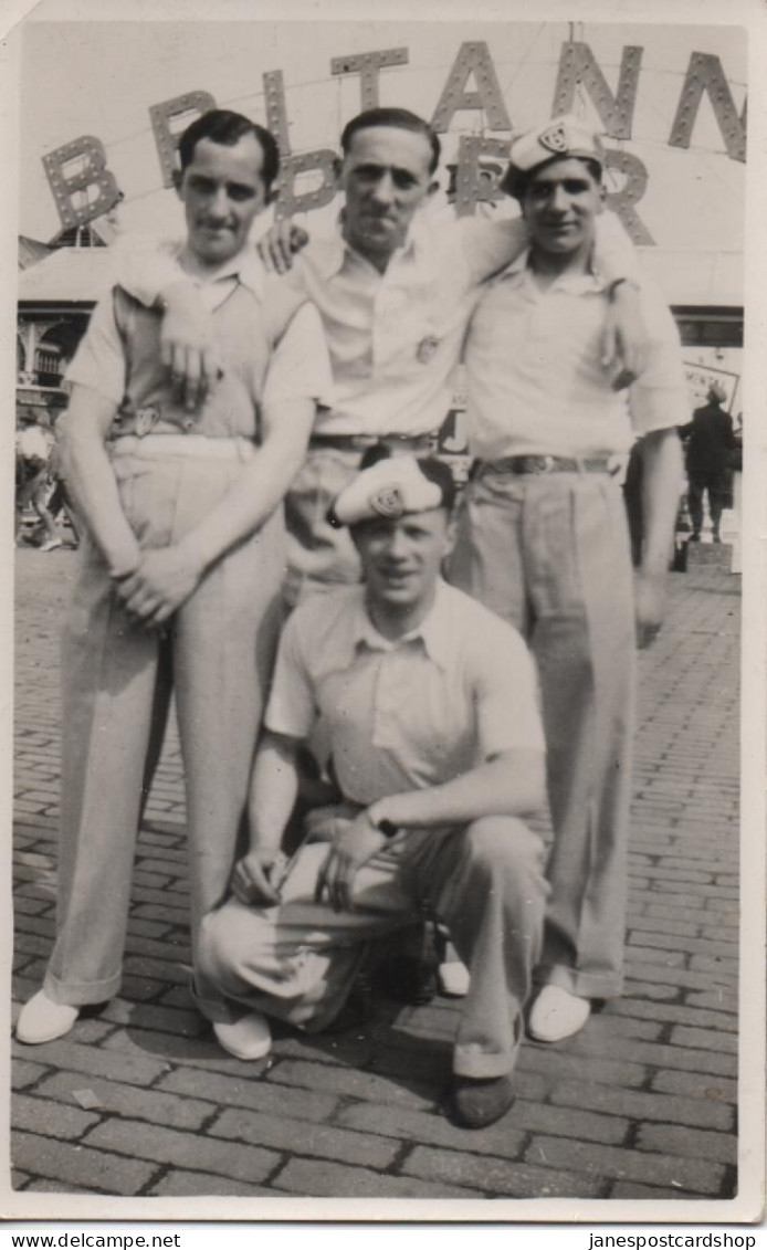 REAL PHOTO POSTCARD - BRITANNIA PIER - GREAT YARMOUTH - NORFOLK - SOCIAL HISTORY - PEOPLE - OUTING - Great Yarmouth