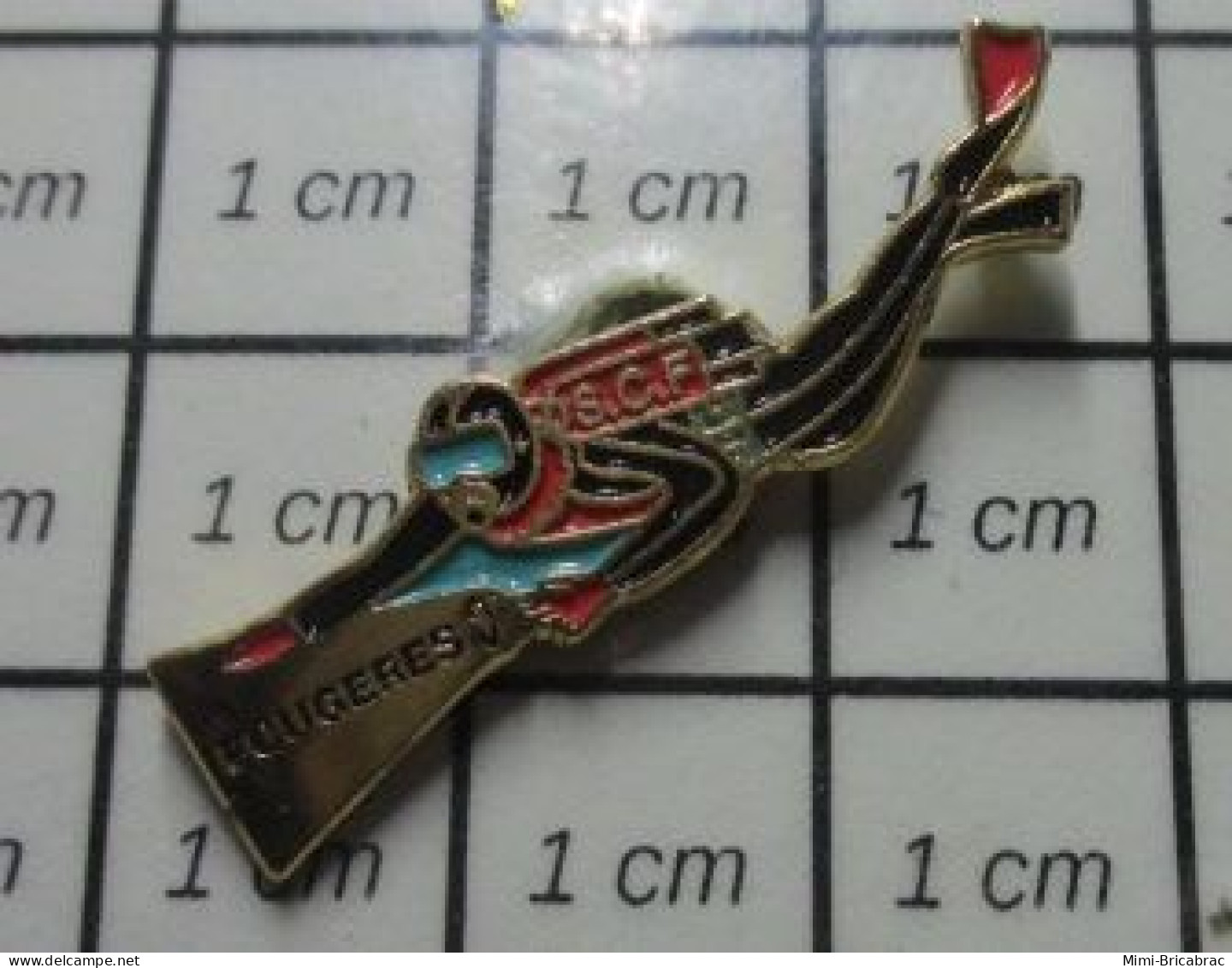 915a Pin's Pins / Beau Et Rare / SPORTS / PLONGEE SOUS MARINE CLUB SCF FOUGERES HOMME GRENOUILLE - Duiken