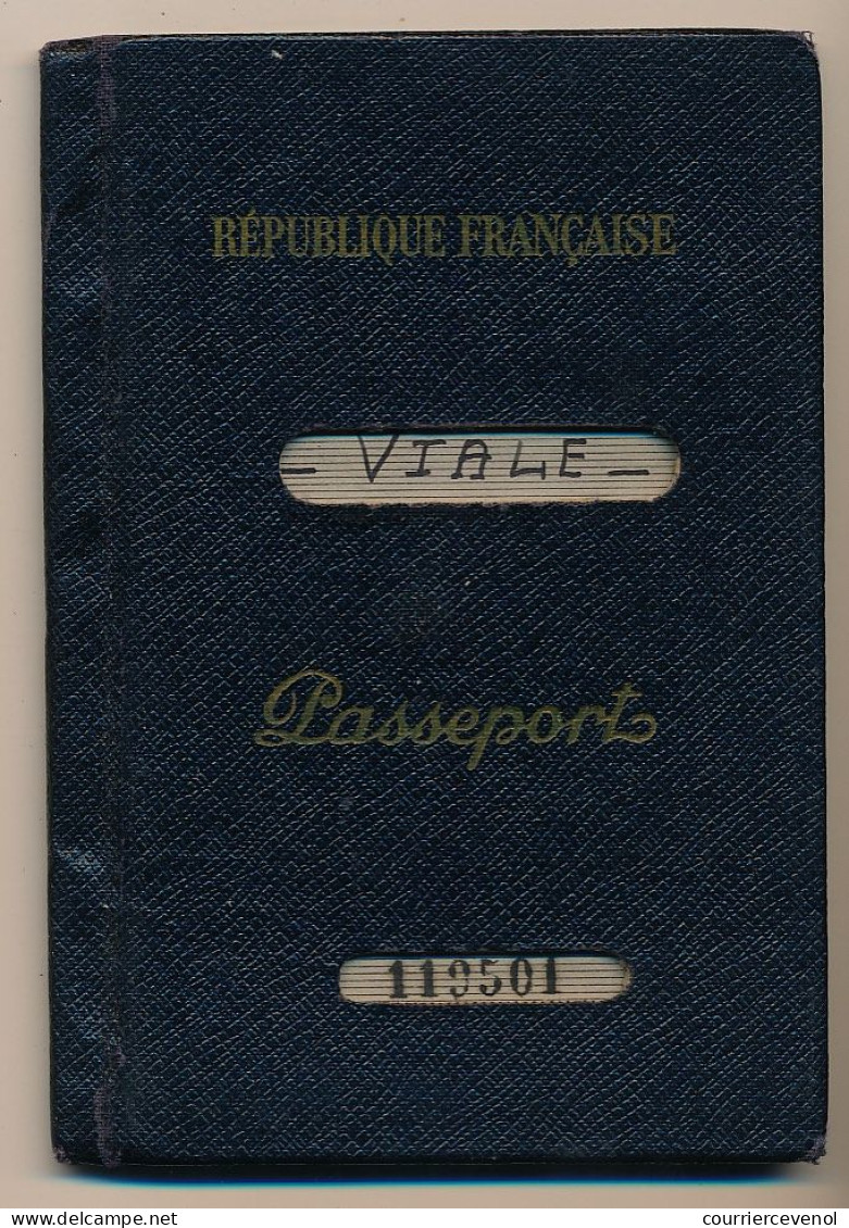 FRANCE - Passeport Délivré à Marseille (B. Du R.) - 1961/1967 - Fiscaux Type Daussy 32,00 NF X2 - Documents Historiques