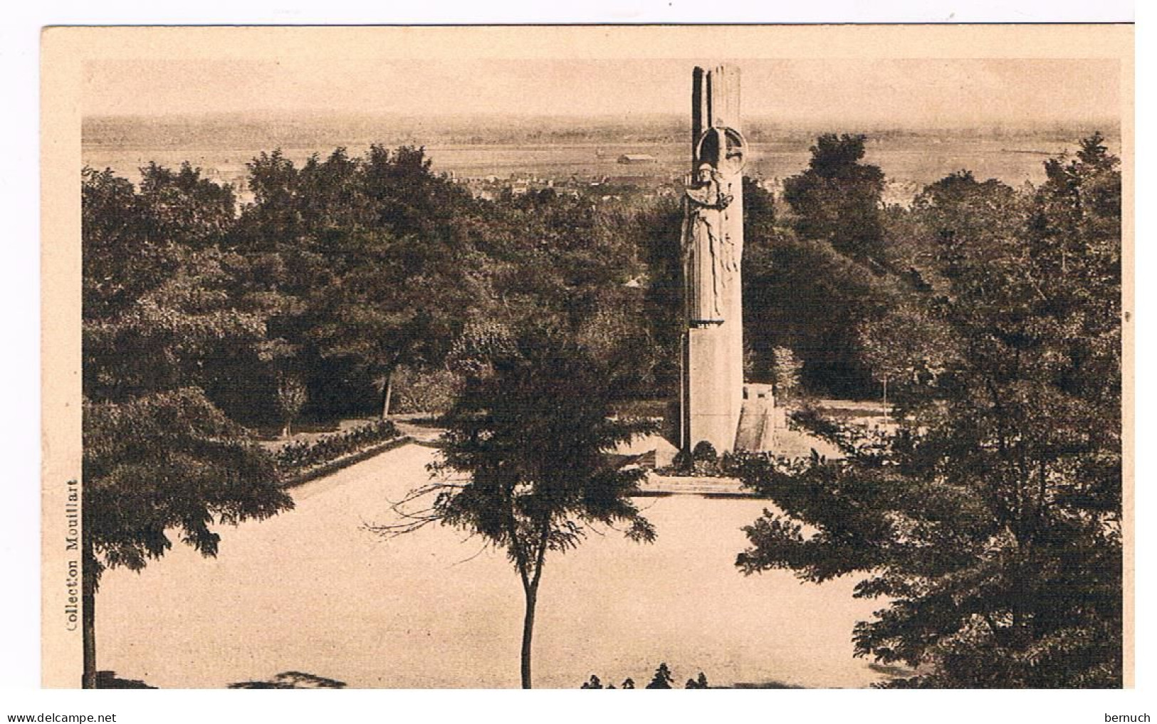 CPA MONUMENT Grande Guerre Laon - Monuments Aux Morts