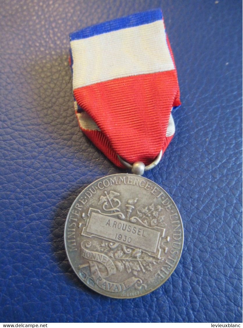 Médaille Du Travail/ République FR / Honneur Travail/attribuée/avec Ruban/ ROUSSEL/1930                MED452 - Frankreich