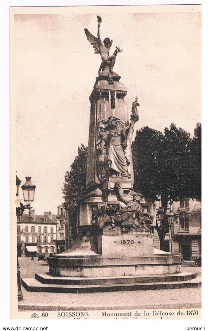 CPA MONUMENT Defense 1870 Soissons - Monuments Aux Morts