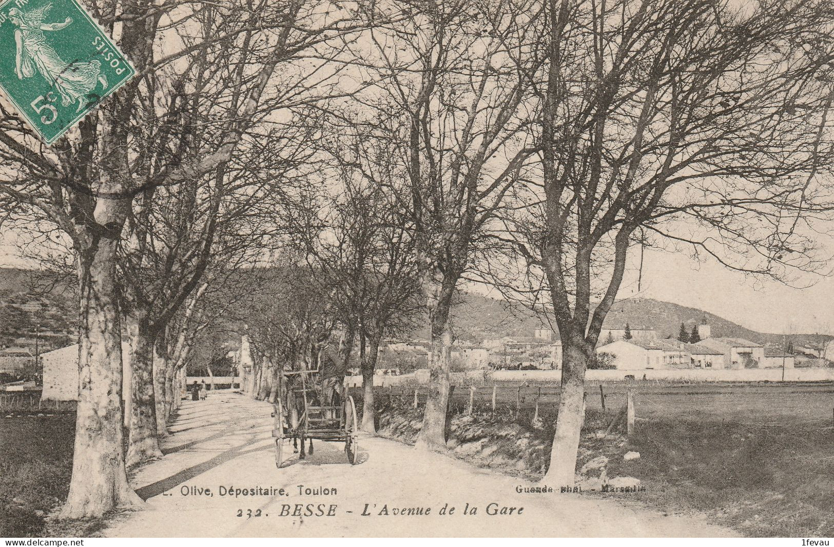 CPA (83 Var ) Besse Sur Issole L'avenue De La Gare Animée - Besse-sur-Issole