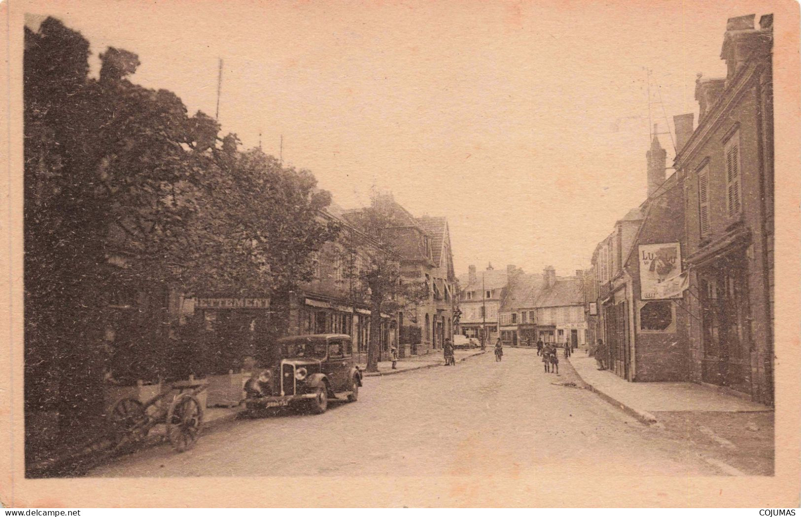 58 - MOULINS ENGILBERT - S17160 - Rue Des Fossés - Automobile - L23 - Moulin Engilbert