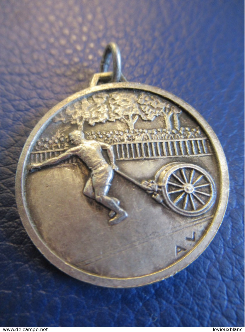 Médaille Souvenir/entrainement De Pompiers/Bronze Nickelé Estampé/Avec Chariot Dérouleur De Tuyau/Vers 1920-30    MED444 - France