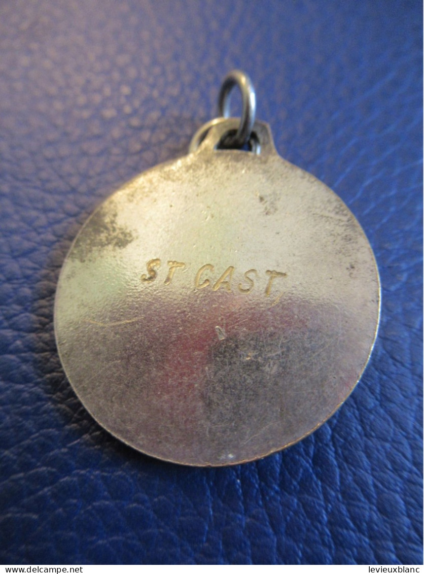 Médaille Régionale/ Saint Gast/Bretagne/ Coiffe Bretonne / Type Bigoudi/ Bronze Nickelé/Vers 1920-30    MED445 - Frankrijk