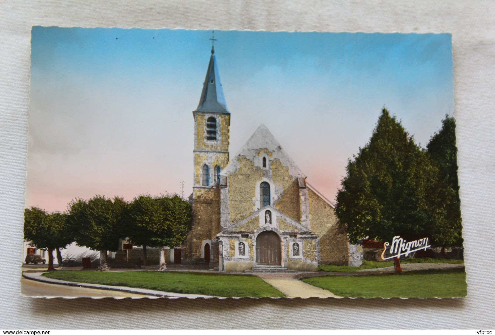 Cpsm, Le Mesnil Saint Denis, L'église Saint Denis , Yvelines 78 - Le Mesnil Saint Denis