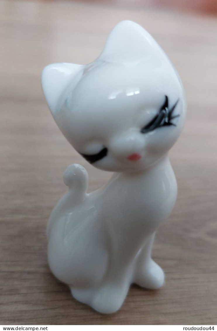 MINIATURE - MINIATURES ANIMAUX -  CHATTE  BLANCHE - Animaux