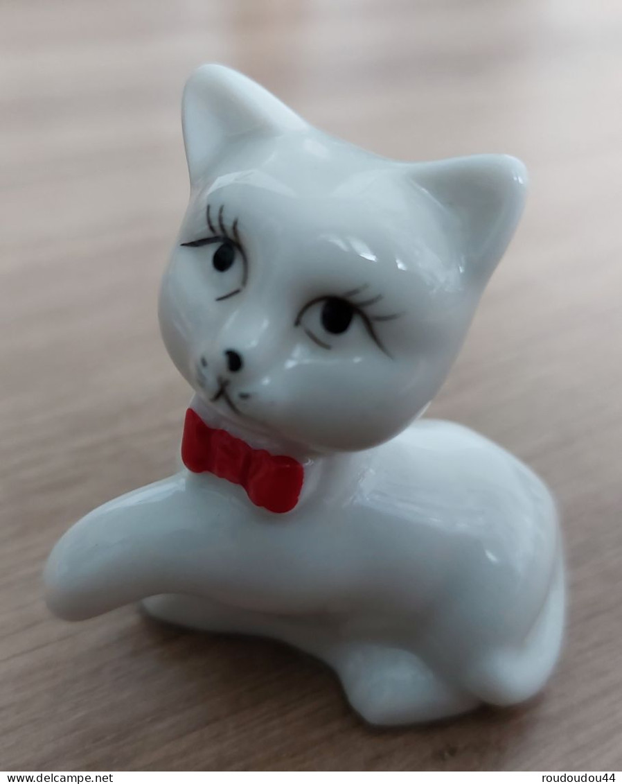 MINIATURE - MINIATURES ANIMAUX -  CHAT NOEUD ROUGE - Animaux