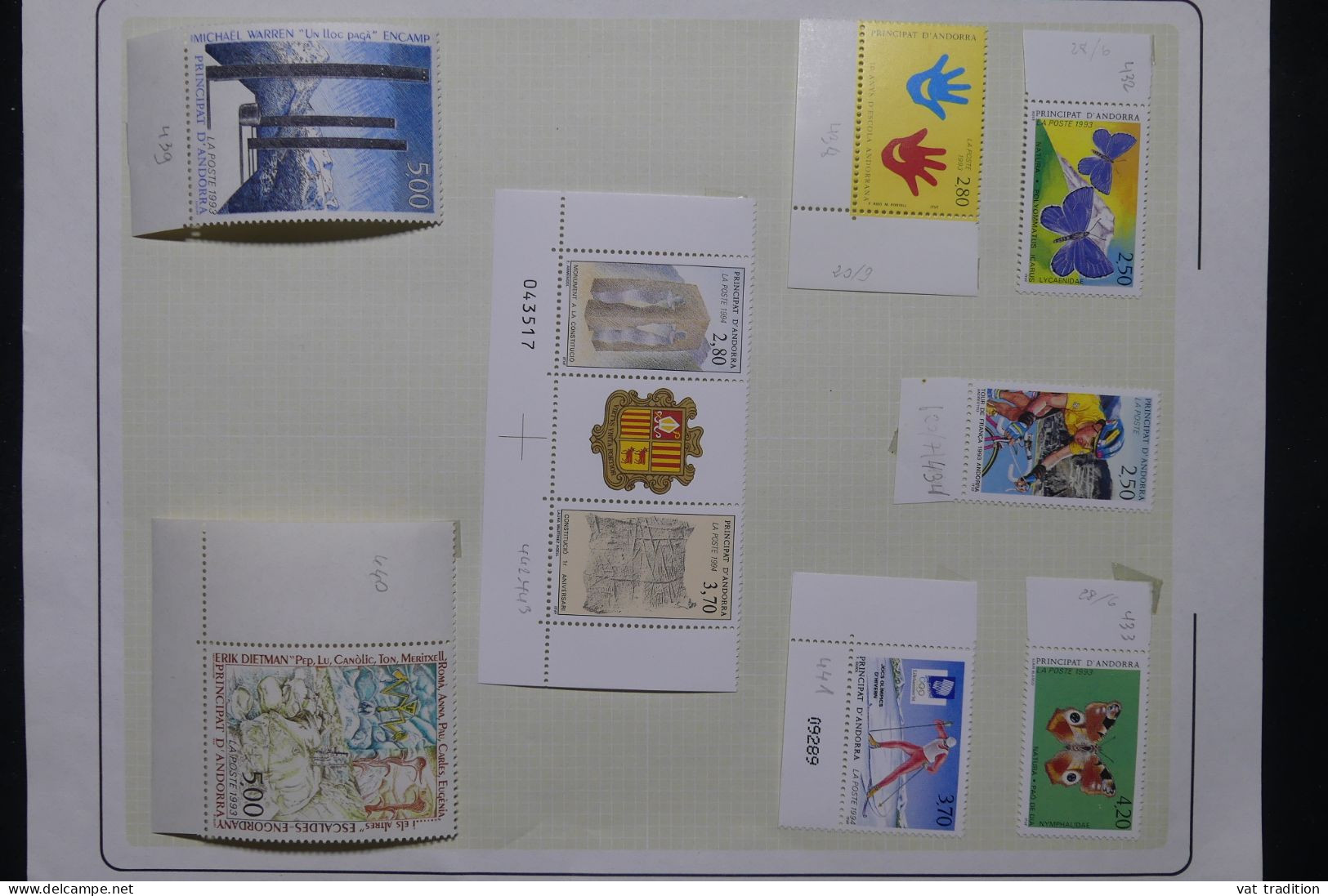 ANDORRE - Petite collection mais tous les timbres sont luxes - Les charnières sont sur les bords de feuille - A 78