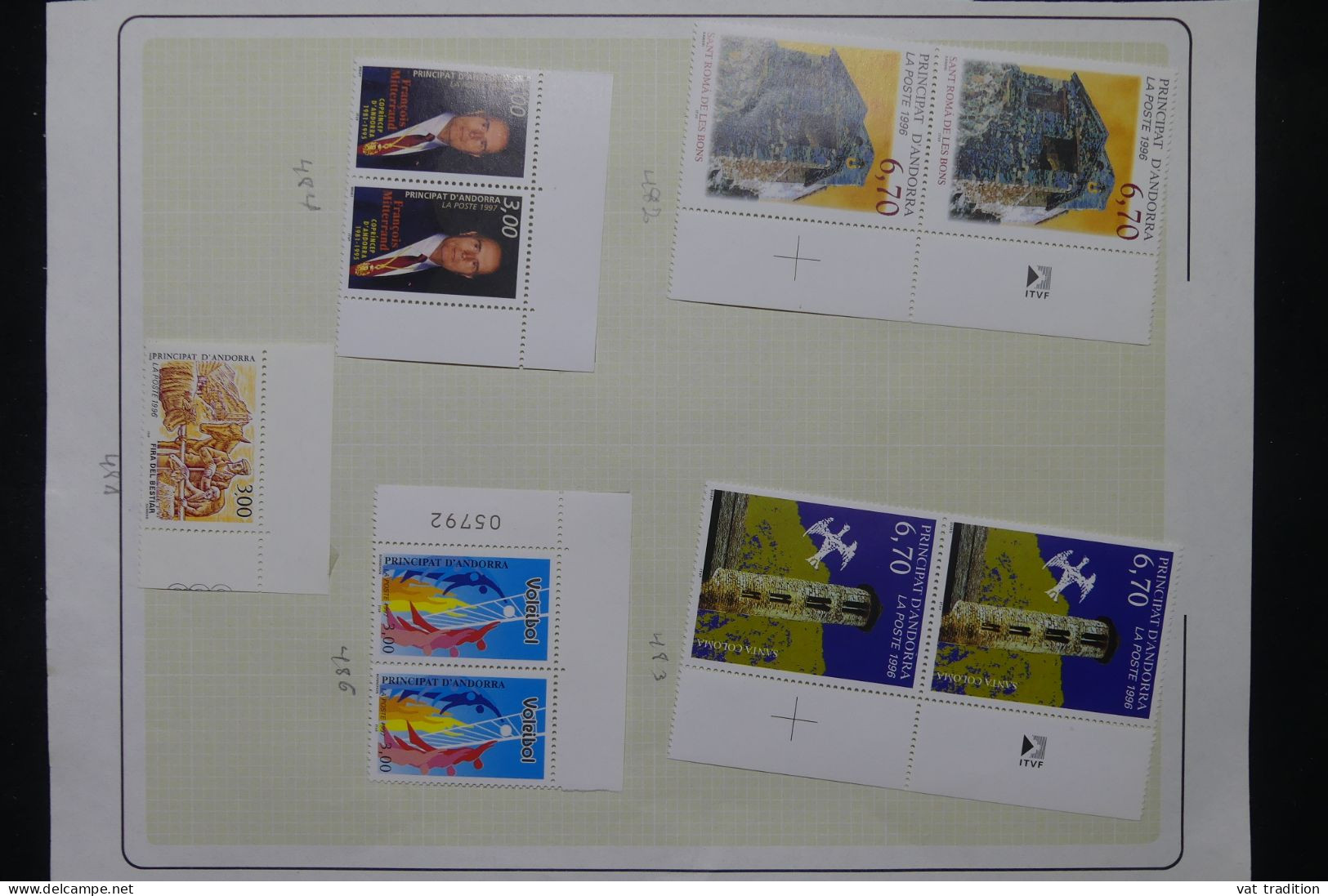ANDORRE - Petite collection mais tous les timbres sont luxes - Les charnières sont sur les bords de feuille - A 78