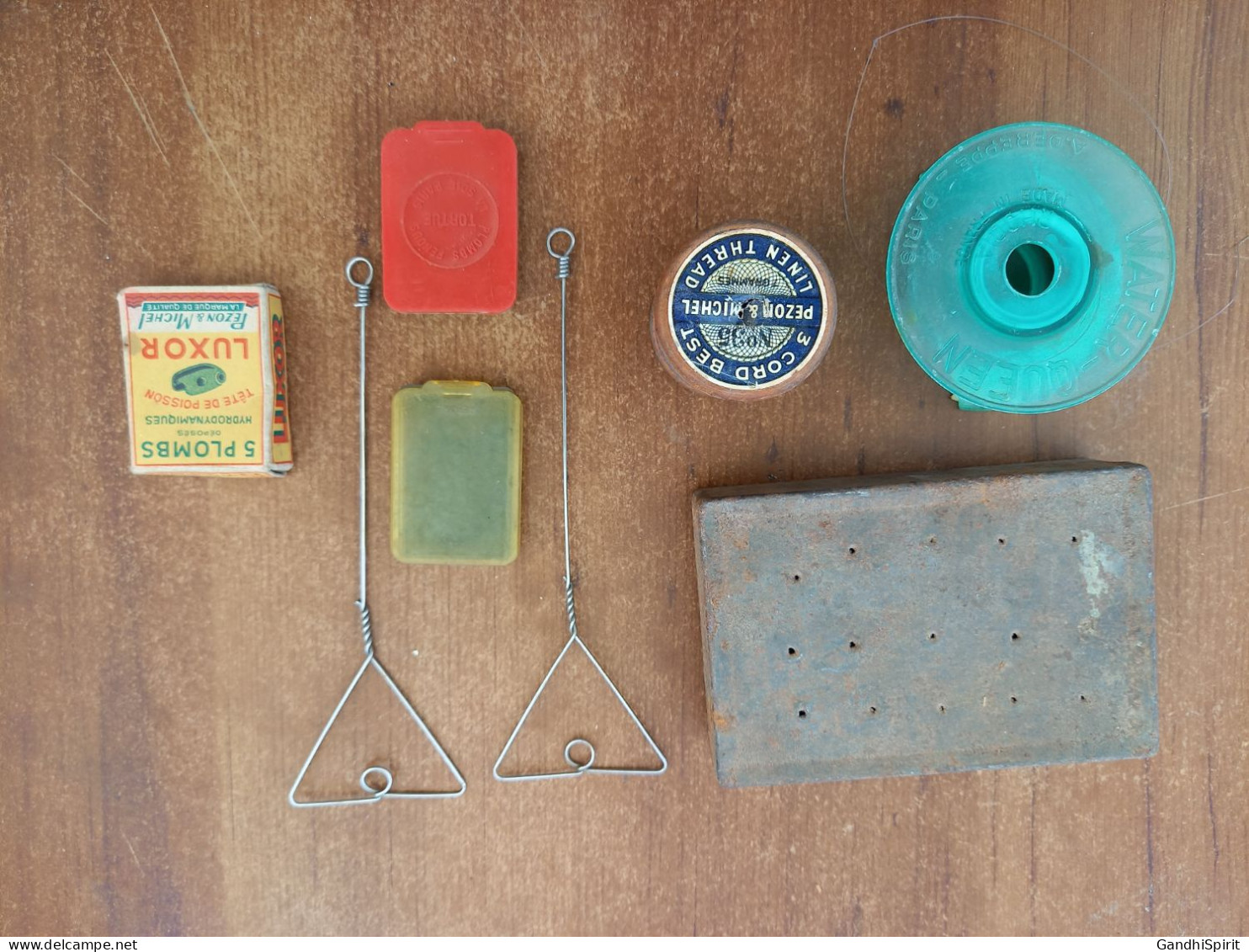 Gros Lots de Matériel de Pêche Ancien Leurre Cuillère Plombs Bouchon Bulle d'eau - Pezon & Michel