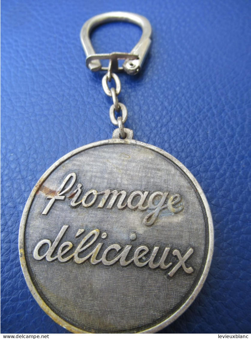 Porte-Clés Ancien/Fromage/ Petit Pâtre/ Fromage Délicieux/Métal /Vers 1960-1970       POC551 - Porte-clefs