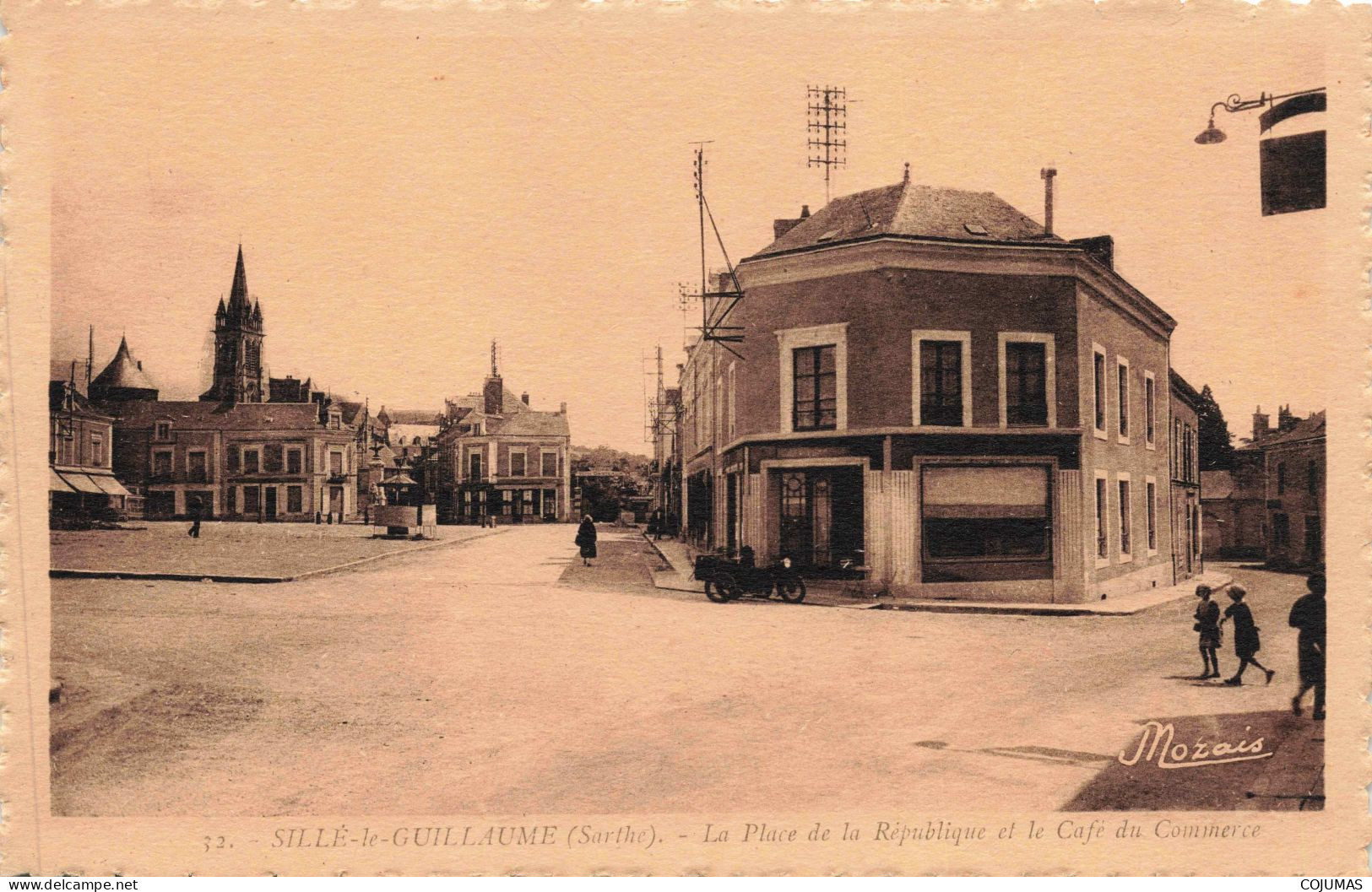 72 - SILLE LE GUILLAUME - S17232 - La Place De La République Et Le Café Du Commerce - Moto - L23 - Sille Le Guillaume