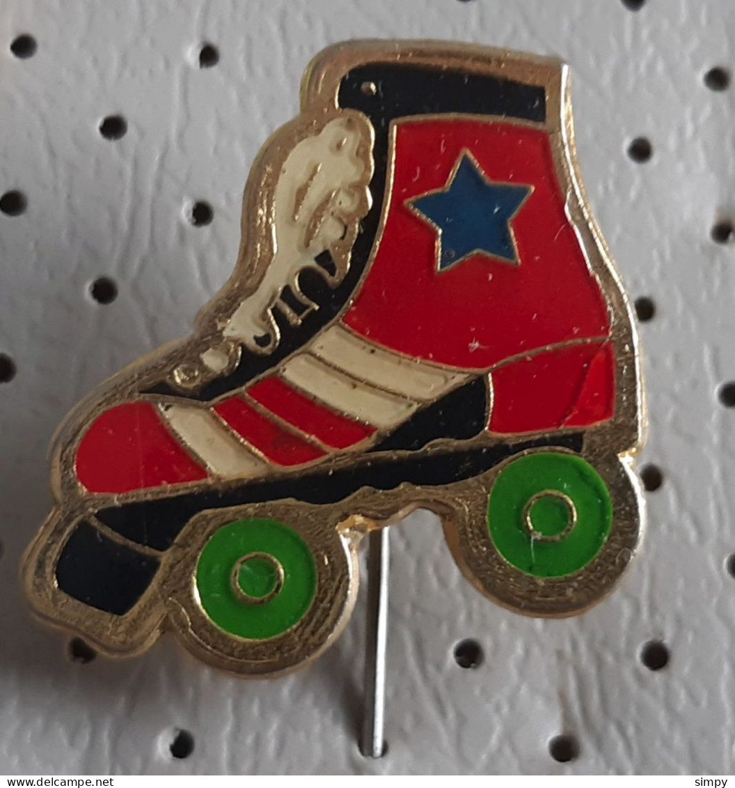 Roller Skates  Vintage Pin Badge - Skateboard