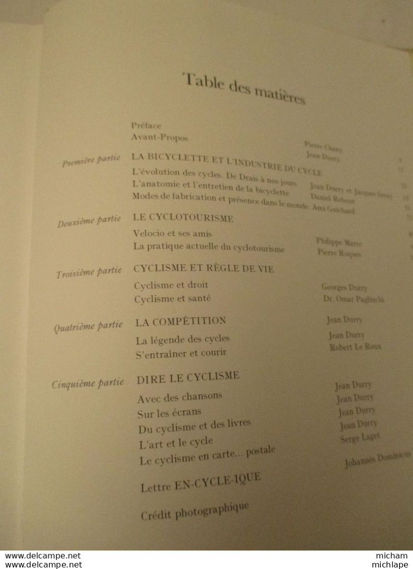 l'encyclopedie  du velo format 22 cm  sur 29 cm -1982 - 420 pages  poids  2 Kg 100  - etat neuf