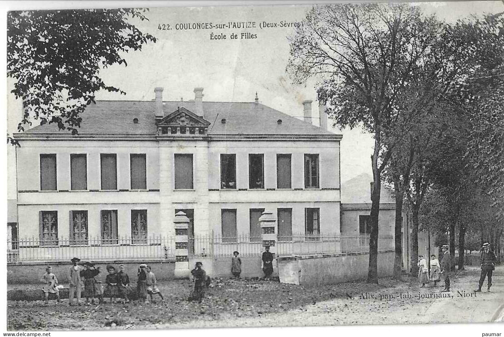 Coulonges Sur L'Autrizee  De Filles - Coulonges-sur-l'Autize