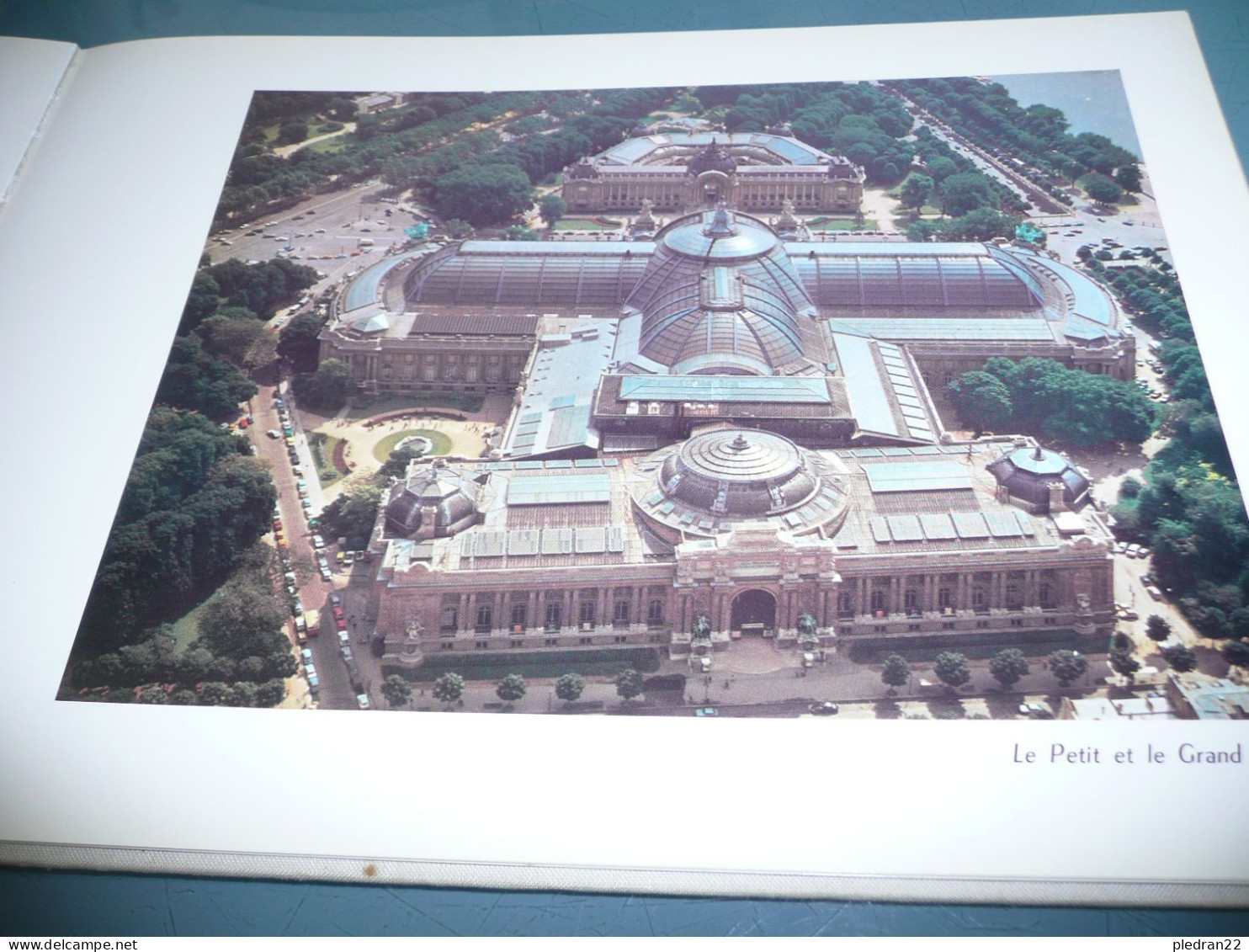 EN GUISE DE SURVOL...PHOTOGRAPHES DE LA PREFECTURE DE POLICE DE PARIS PHOTOGRAPHIES EN COULEURS ANNEES 1970/80 ?