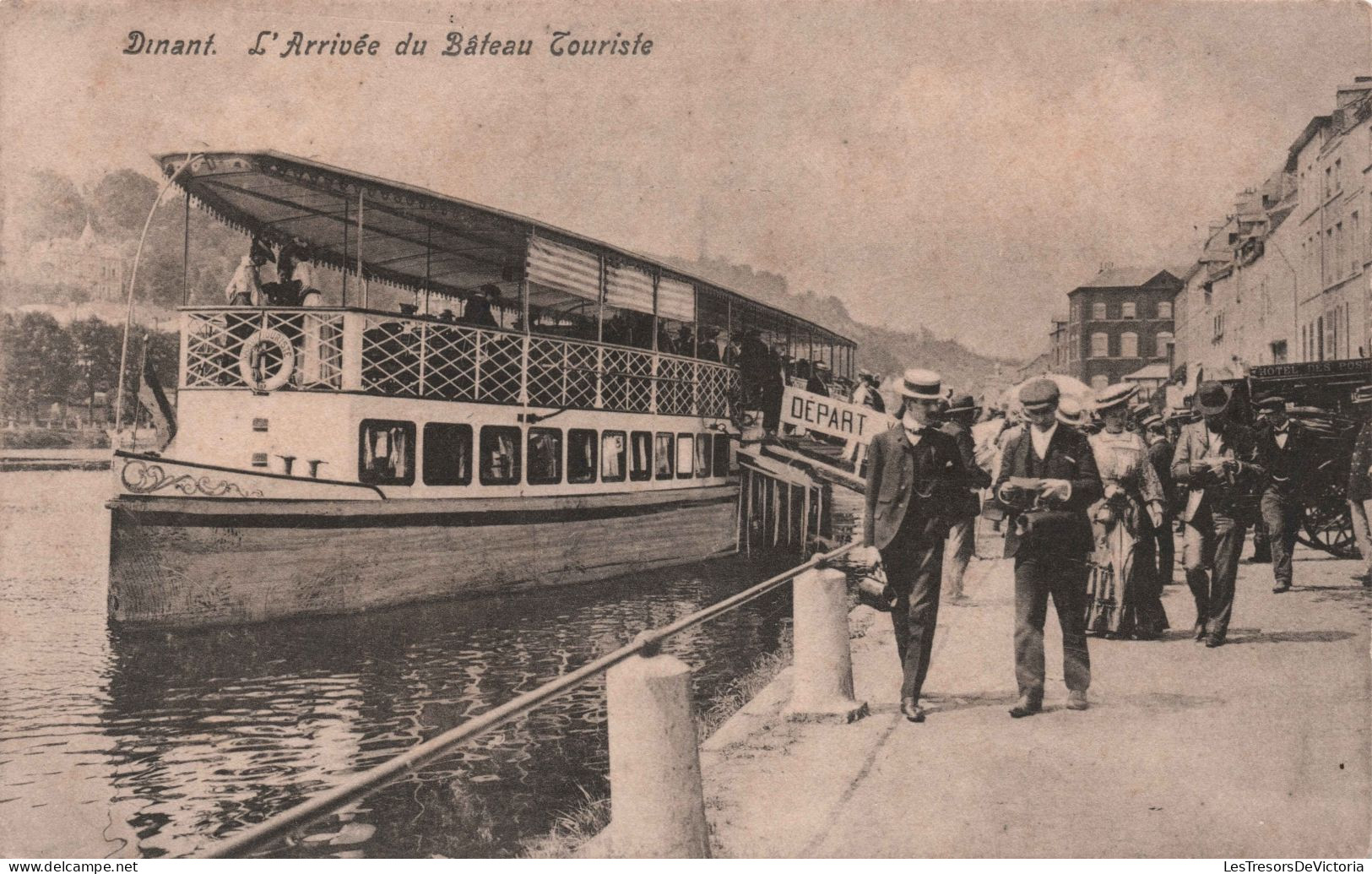 BELGIQUE - Dinant - L'arrivée Du Bateau Touriste - Animé - Grands Magasins De La Station - Carte Postale Ancienne - Dinant