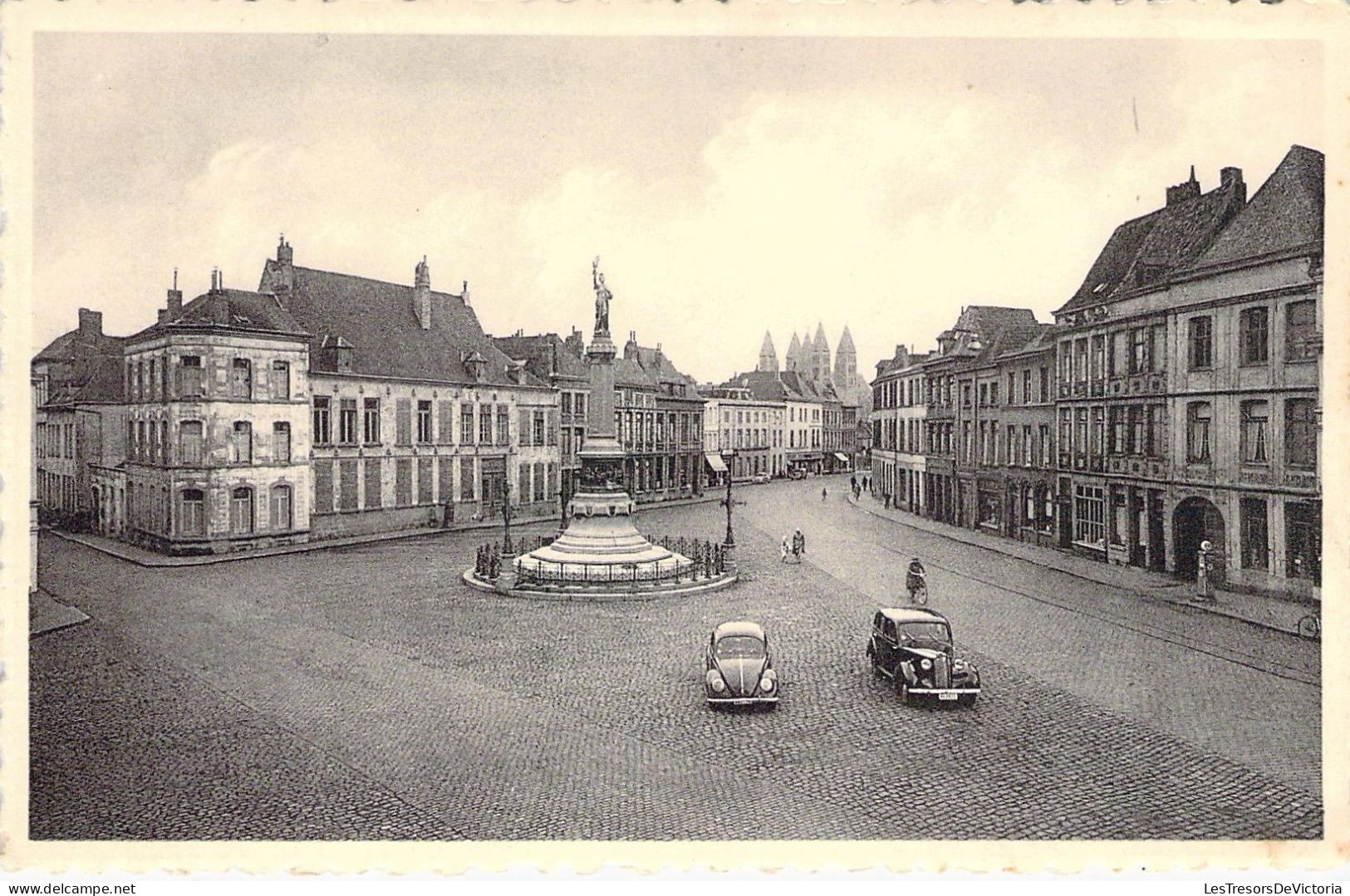 BELGIQUE - TOURNAI - Place De Lille Et Monument Français - Carte Postale Ancienne - Doornik