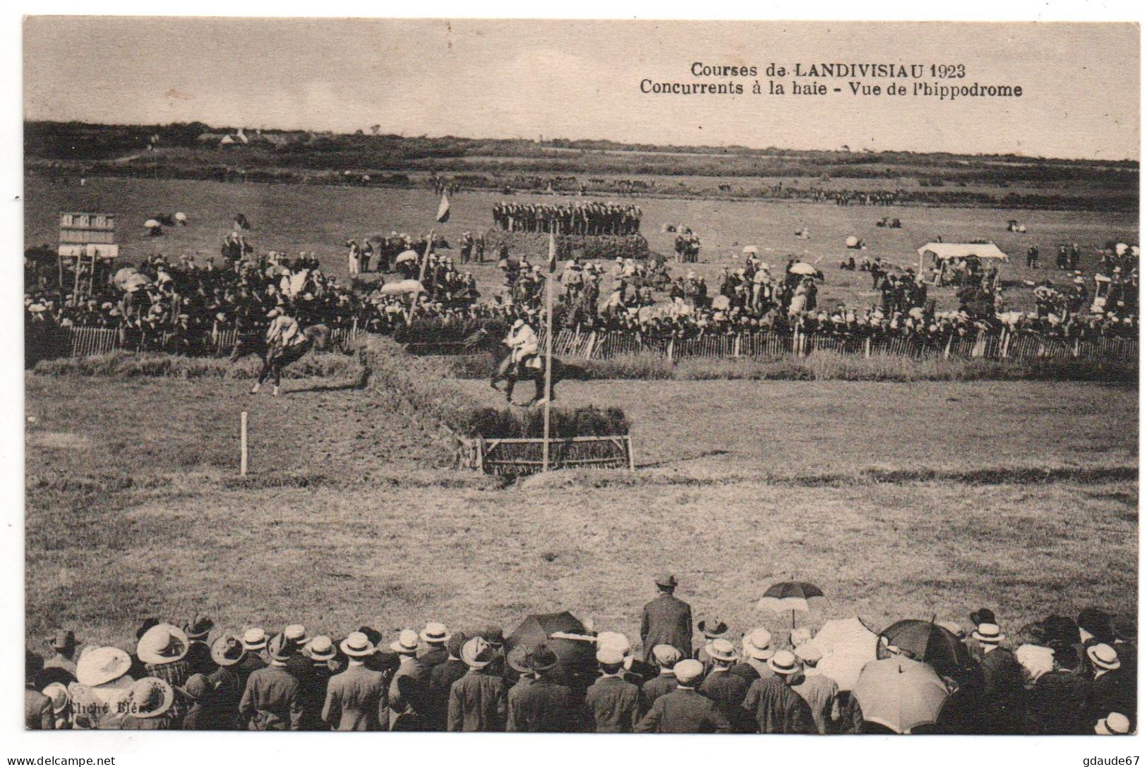 COURSES De LANDIVISIAU 1923 (29) - CONCURRENTS A LA HAIE - VUE DE L'HIPPODROME - HIPPISME / CHEVAUX / EQUITATION - Landivisiau