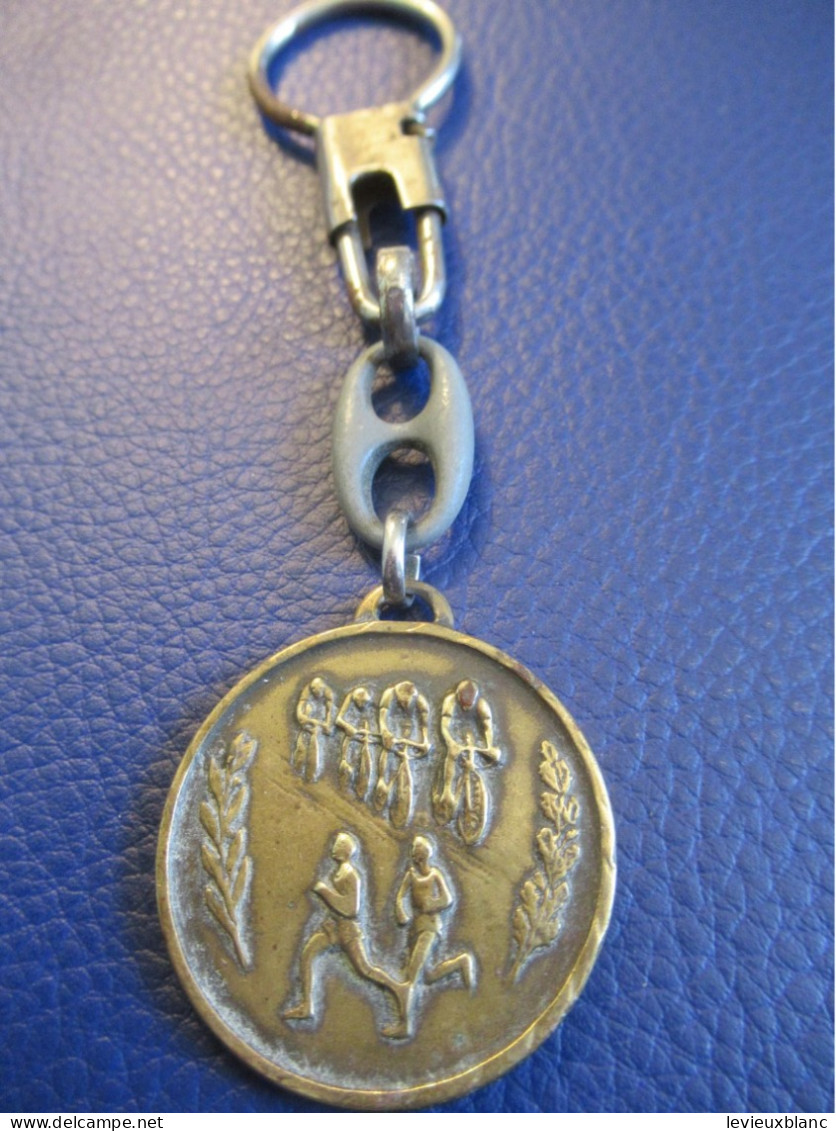 Porte-Clés Ancien/Sport /" GRAVIGNY 23-09-90 " / Biathlon / Bronze Poli / 1990        POC570 - Key-rings