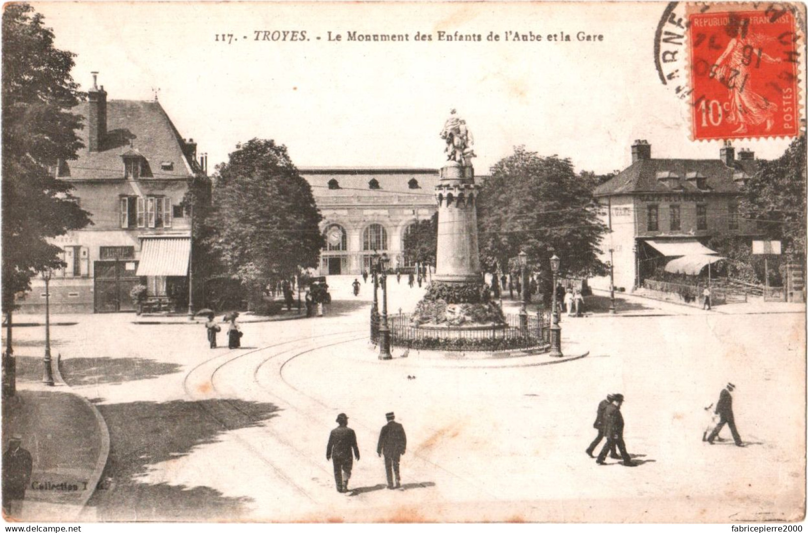 CPA 10 (Aube) Troyes - Le Monument Des Enfants De L'Aube, Le Café De La Gare Et La Gare TBE Collection T. G. - Monuments Aux Morts