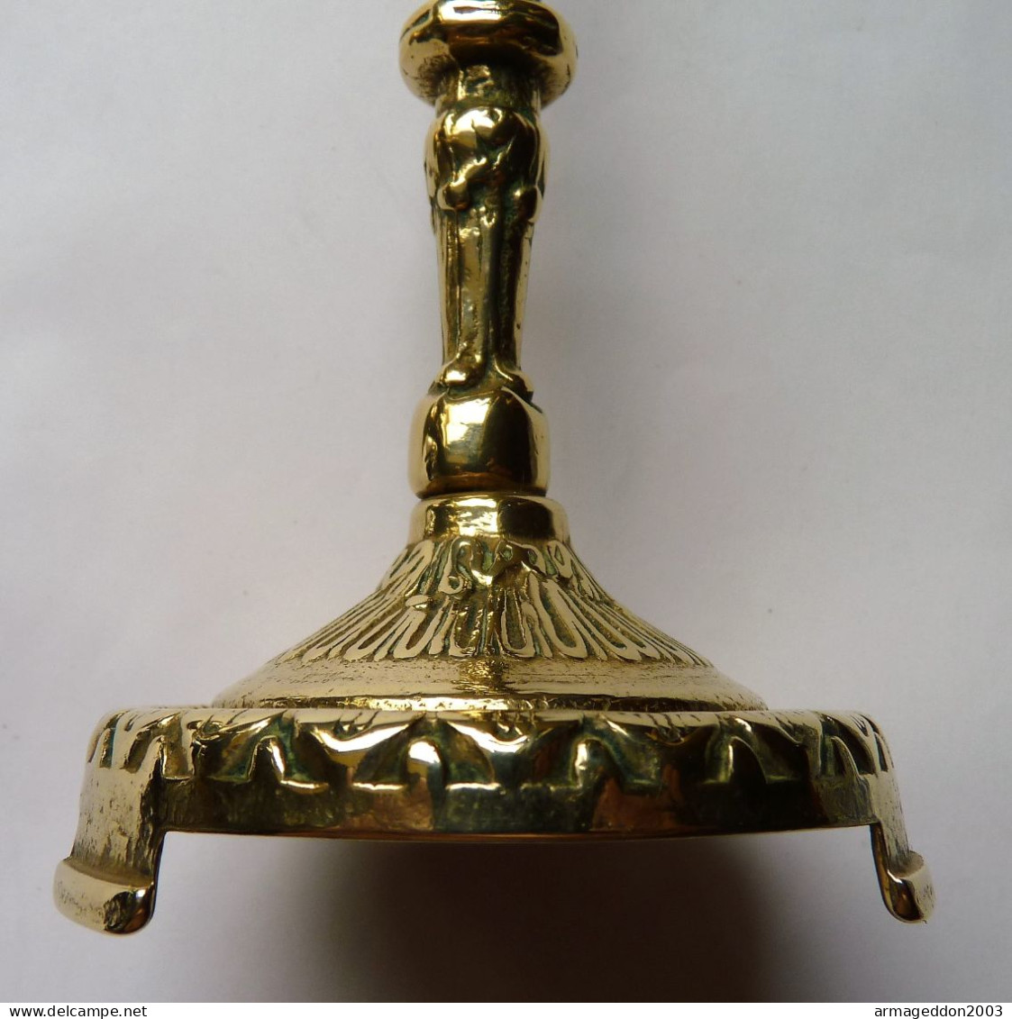 ANCIENNE PAIRE DE BOUGEOIRS EN BRONZE DORE CISELE PROPRES TBE VOIR DETAILS - Candeleros, Candelabros Y Palmatorias